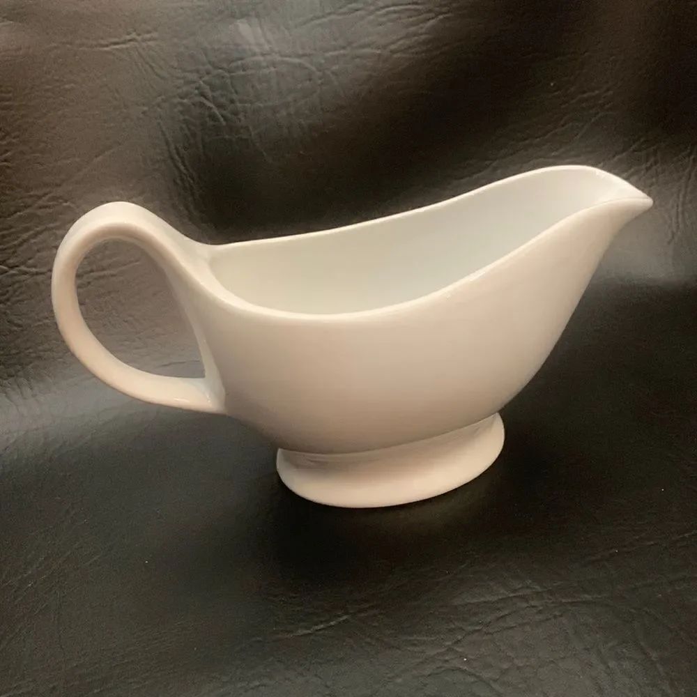 Cordon Bleu White Ceramic 8 Inch Gravy Sauce Serving Boat Micro Dishwasher Used